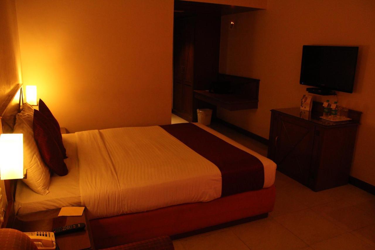 President Hotel Mysore Eksteriør bilde