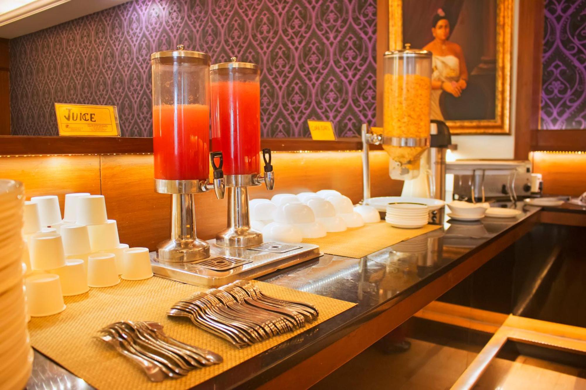 President Hotel Mysore Eksteriør bilde